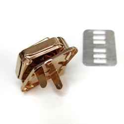 Замок-защелка на зажимах 32*32 Золото