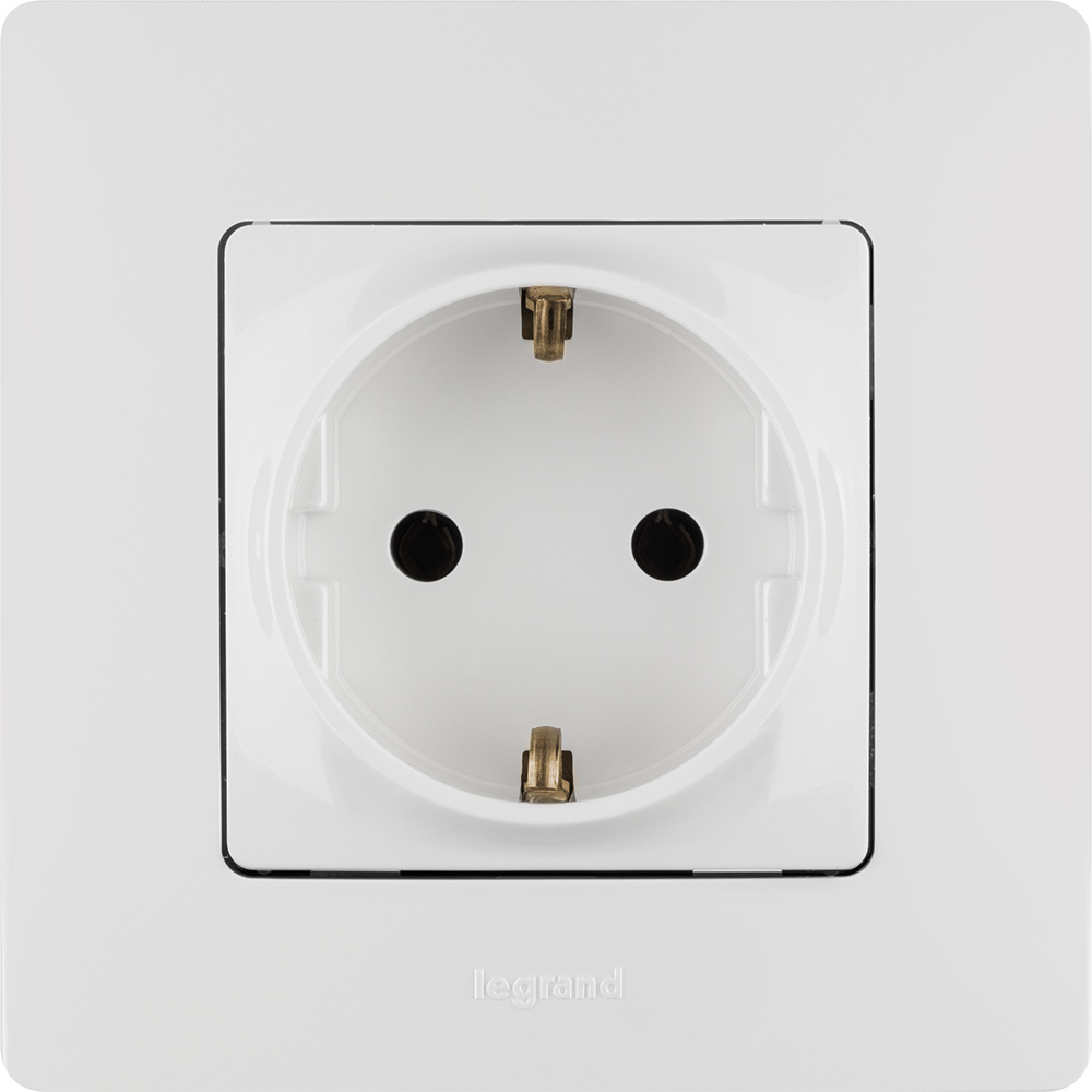 Розетка с заземлением без шторок 16А 250В белый ETIKA Legrand