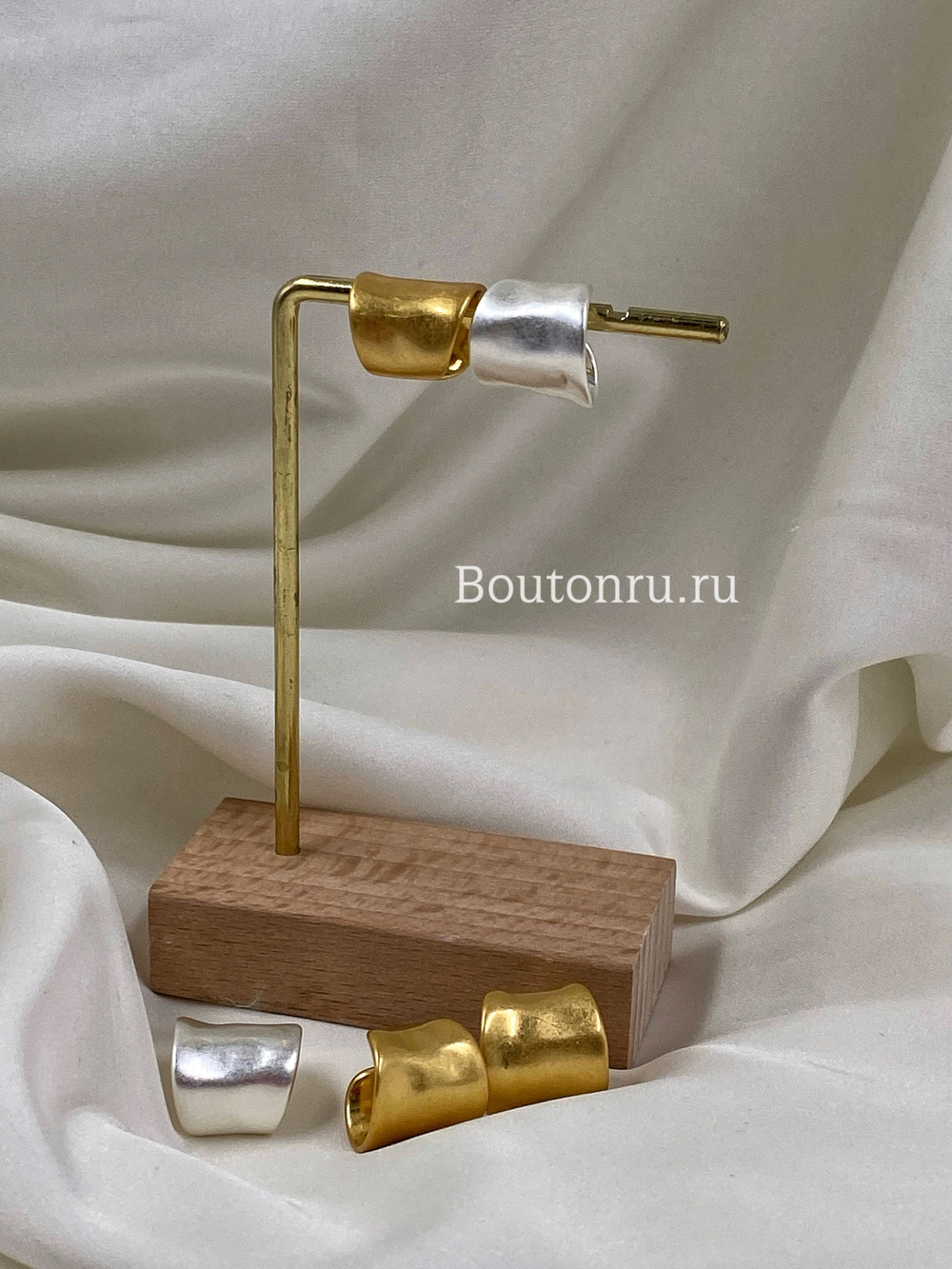 Серьги каффы серебристые с мятым эффектом