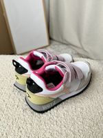 Новые кроссовки W6YZ, 32