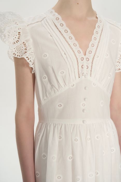 Платье белое с коротким рукавом