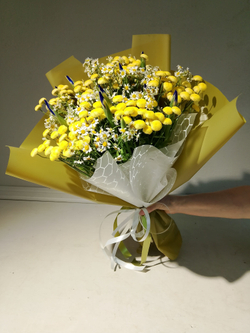 Летний солнечный букет с танацетумом и ароматными пионами Сара Бернард (С0034)