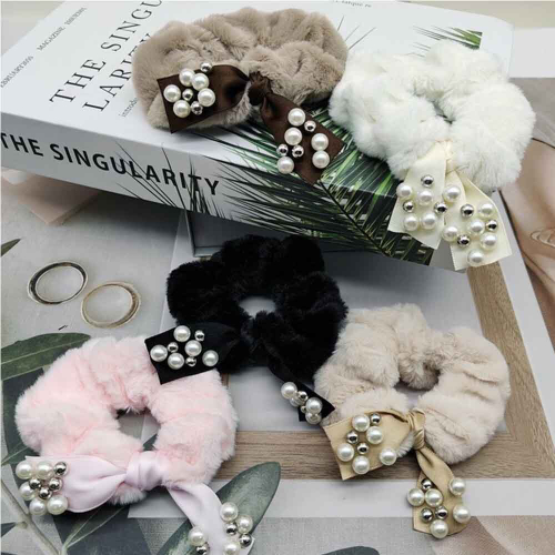 Резинка для волос плюшевая