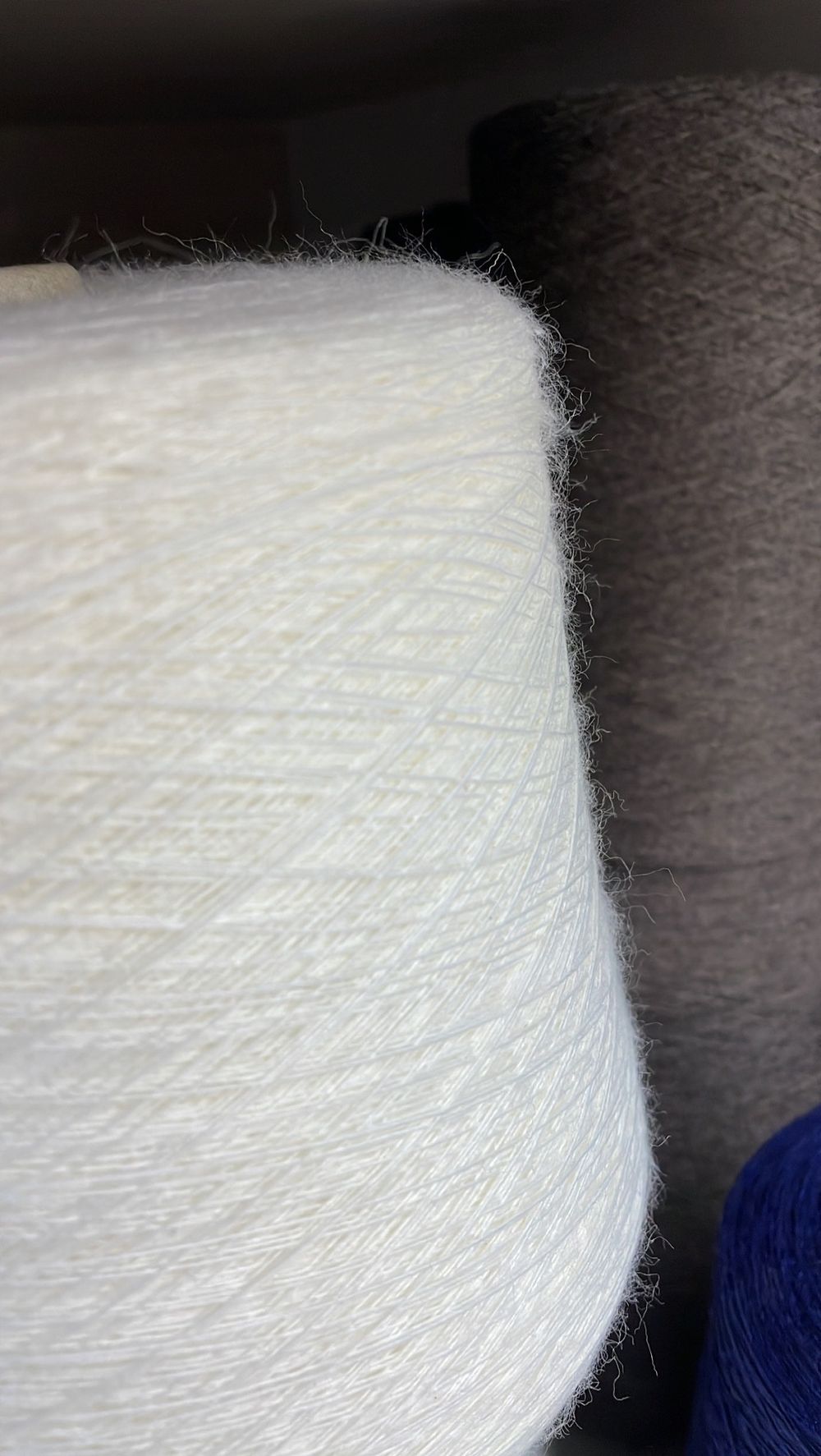 Бобинная пряжа для вязания (300 гр.) NEW MILL 60% Меринос суперфайн 40% полиамид