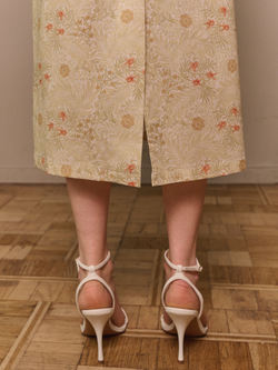 Платье с квадратным вырезом