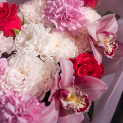 Букет с орхидеей