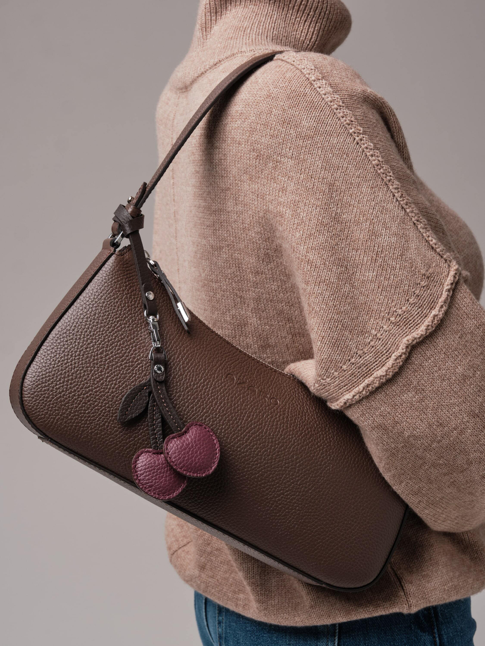 Кожаная сумка багет кросс-боди коричневый торф