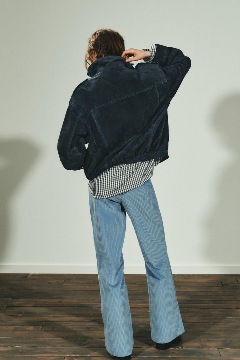 ZARA КУРТКА ИЗ 100% ЗАМШИ С КАРМАНАМИ, СИНИЙ