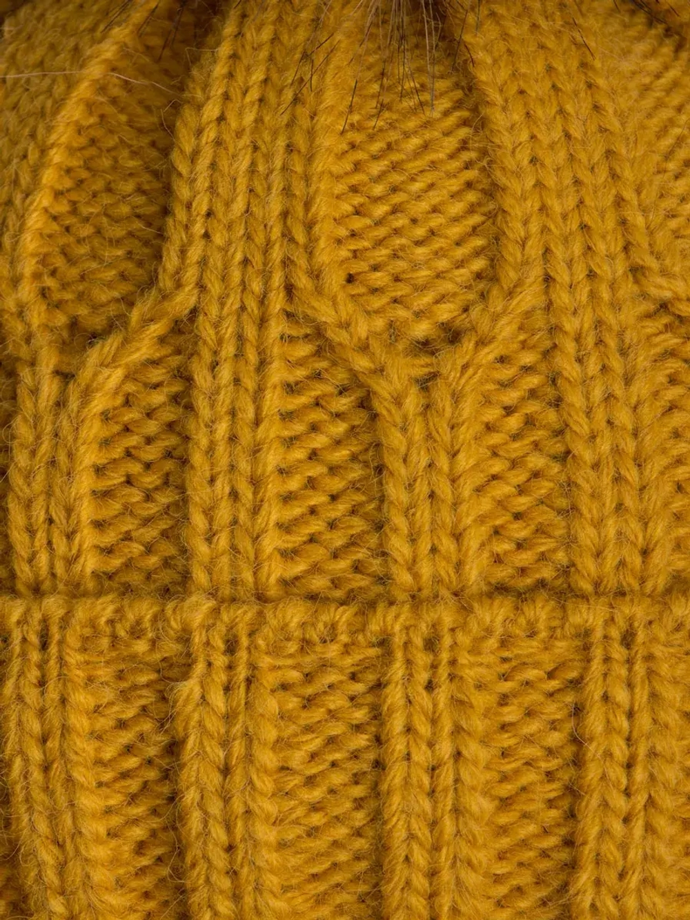 Шапка зимняя для мальчика на завязках и снуд