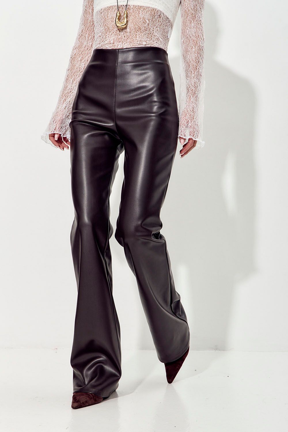 Брюки клеш из экокожи шоколадного цвета
