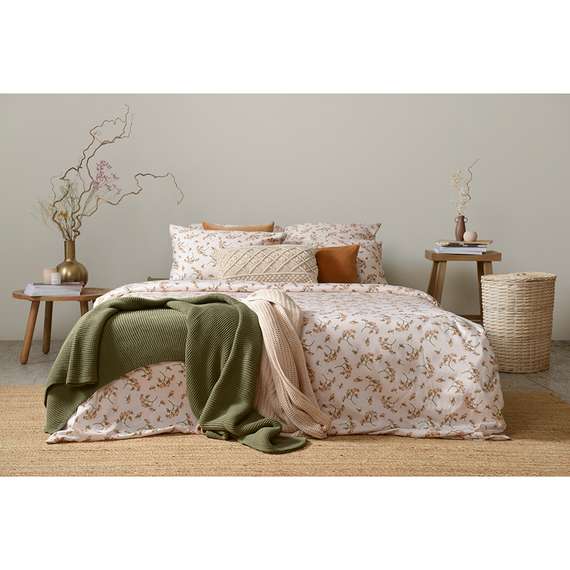 Плед из хлопка жемчужной вязки оливкового цвета Essential, 130х180 см