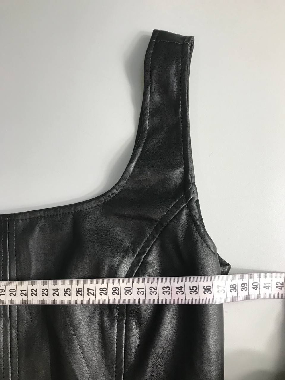 Сарафан Ostin из эко кожи, маркировка S, визуально на 44 размер