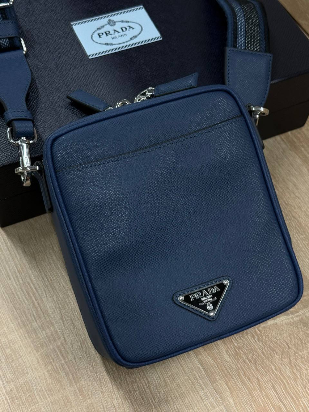 Сумка-мессенджер Prada