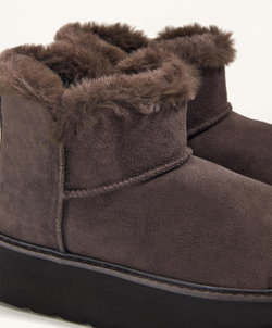 OYSHO Замшевые угги на платформе, коричневый