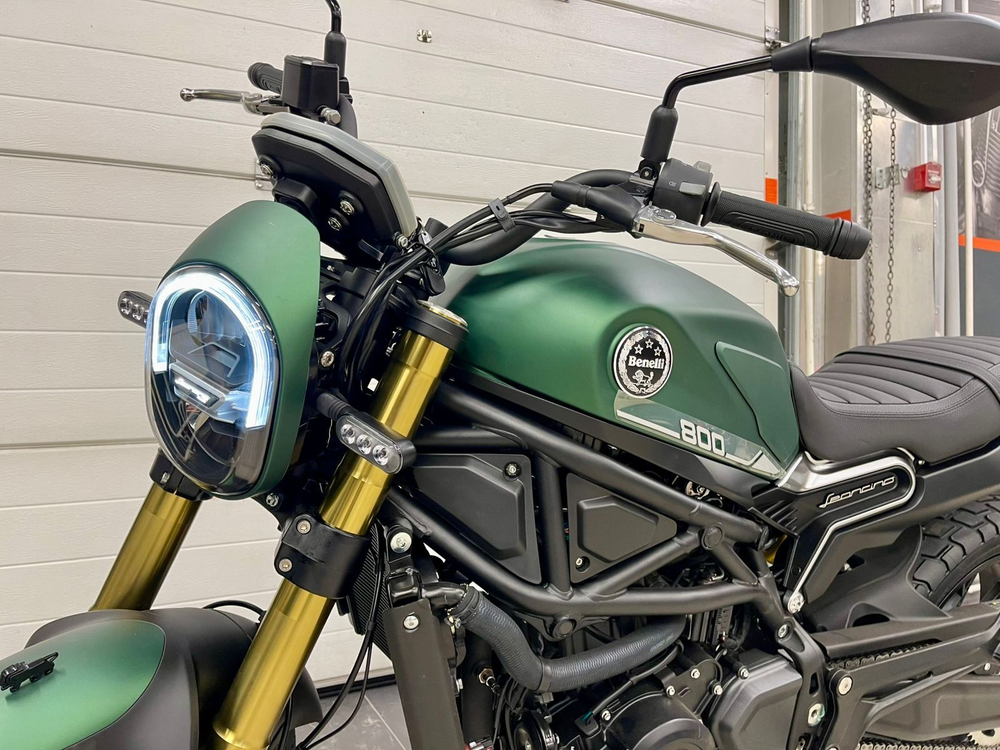 Benelli Leoncino 800 (Green)