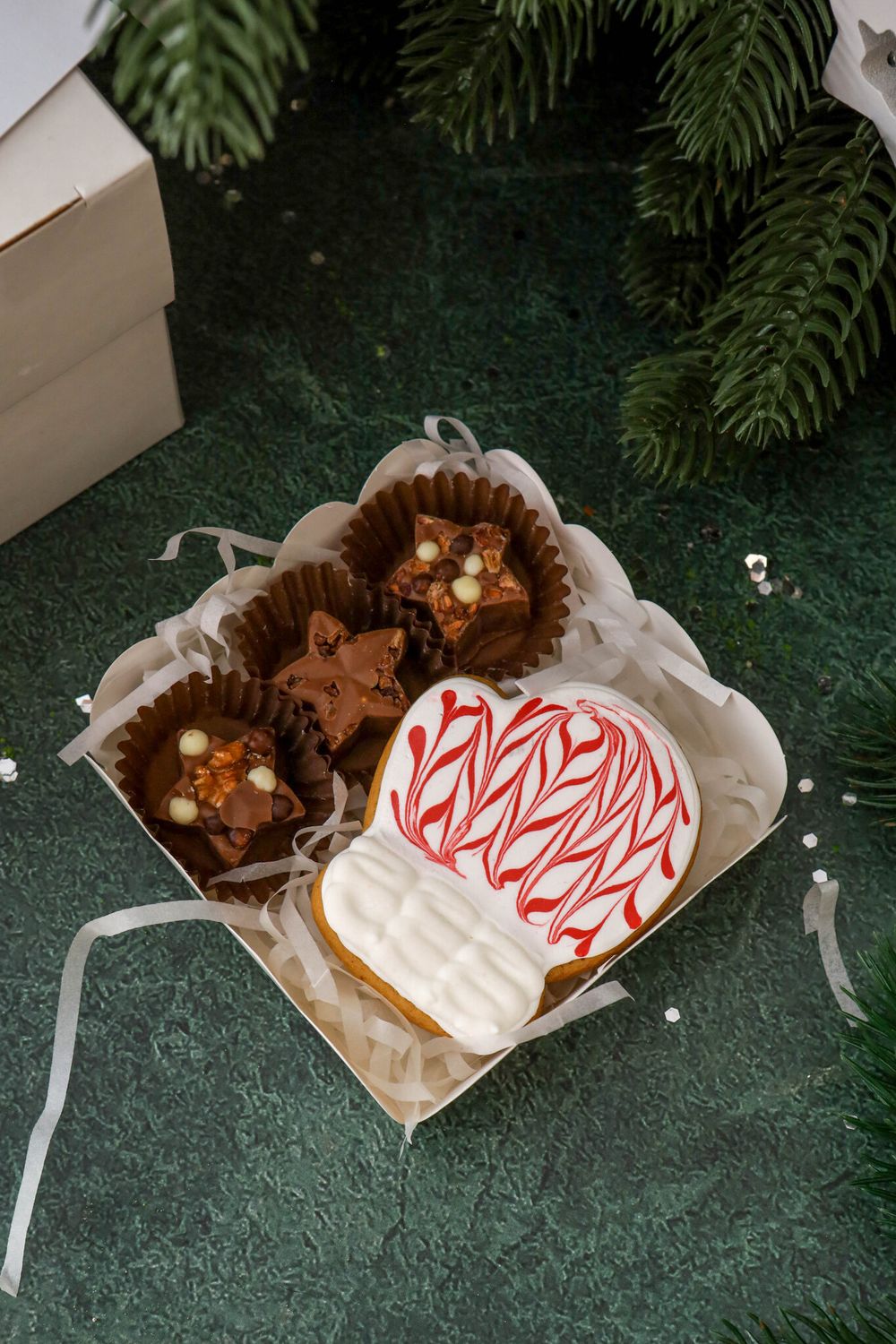 Новогодний мини пряник, три шоколадные звездочки