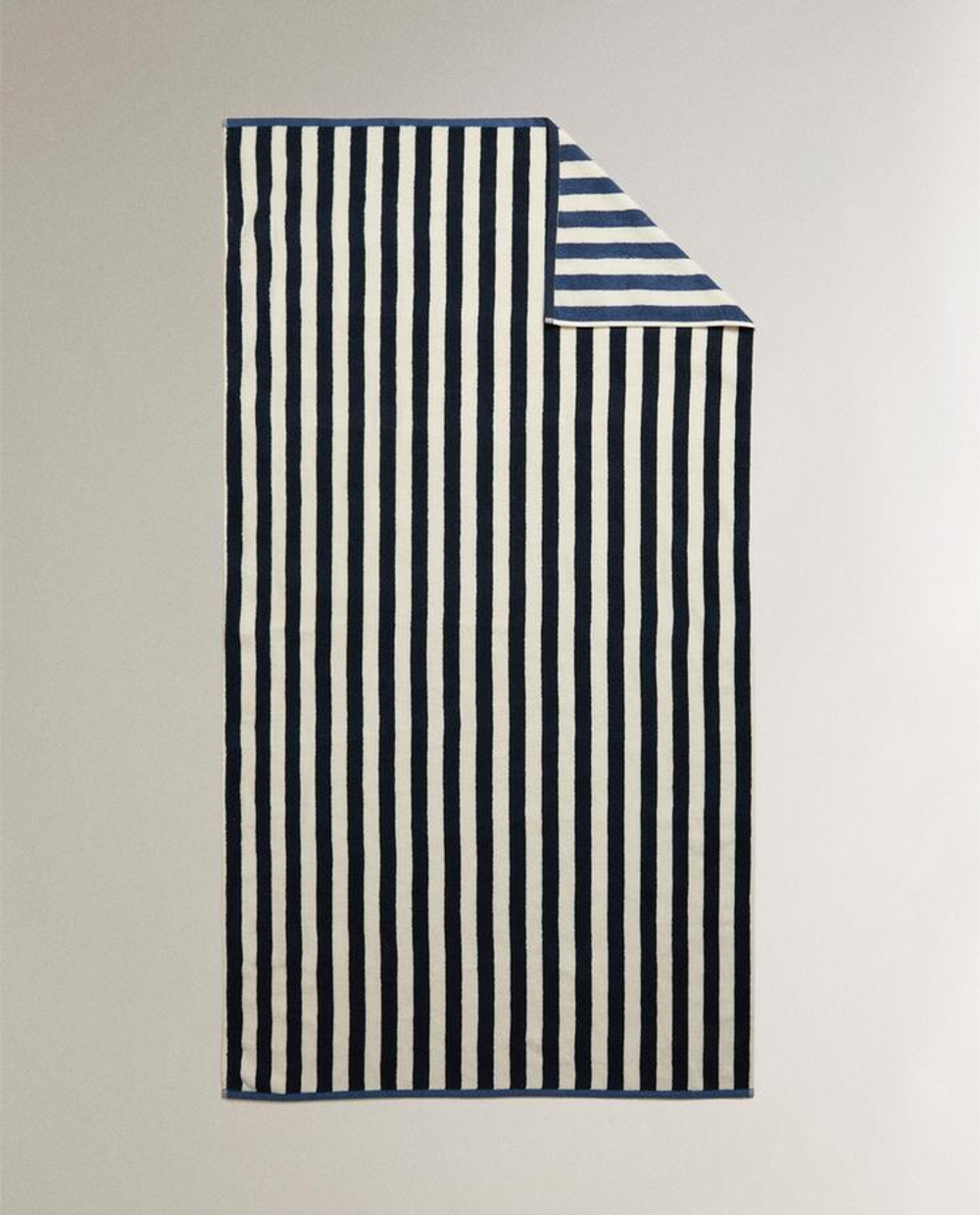 ZARA HOME ДВУСТОРОННЕЕ ПЛЯЖНОЕ ПОЛОТЕНЦЕ В ПОЛОСКУ, СИНИЙ