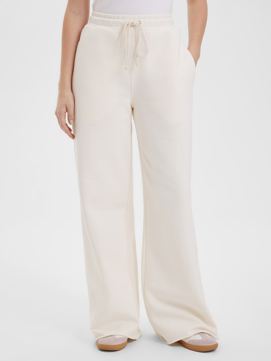 Набор из молочных брюк и свитшота с начесом