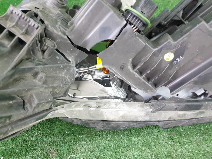 Битая Фара правая Kia Carnival 4 (2020-2023) LED