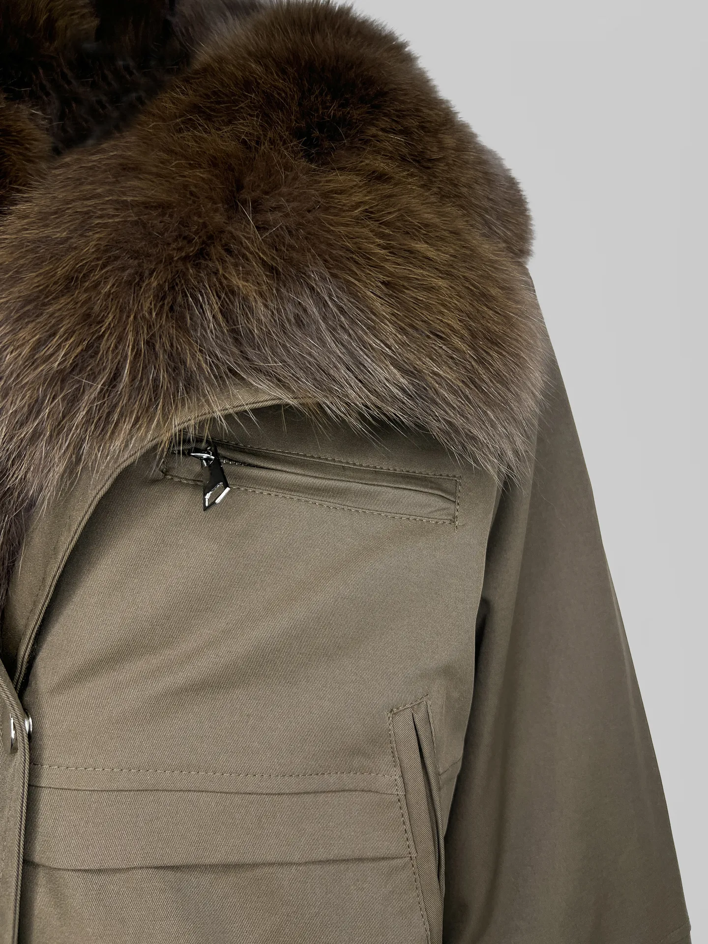 Куртка-парка 2532 укороченная со съемным воротником из меха