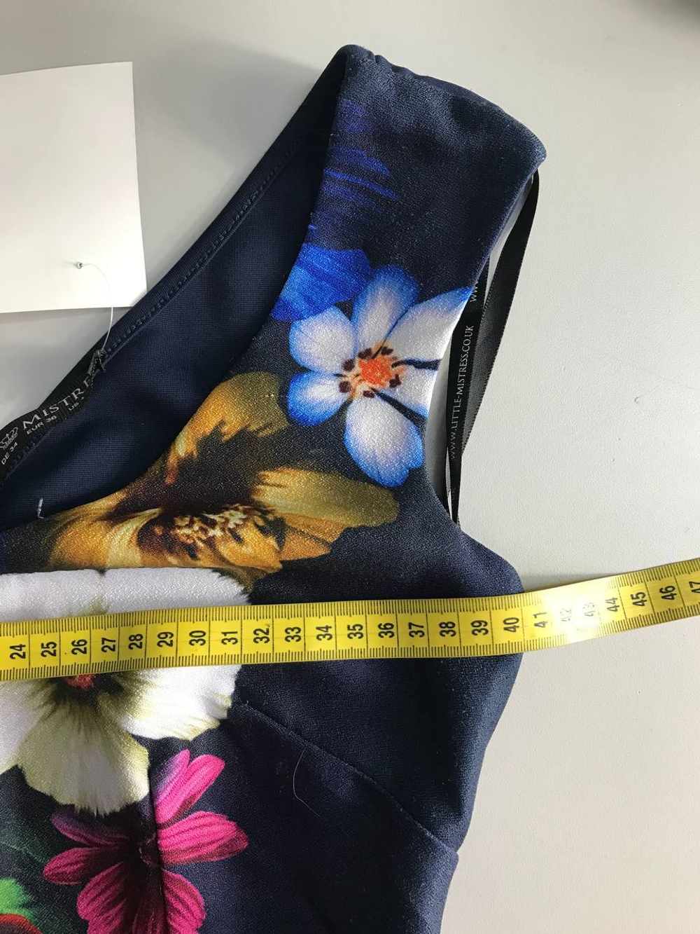 Платье Little Mistress с красивыми цветами, маркировка 36, визуально 42 размер