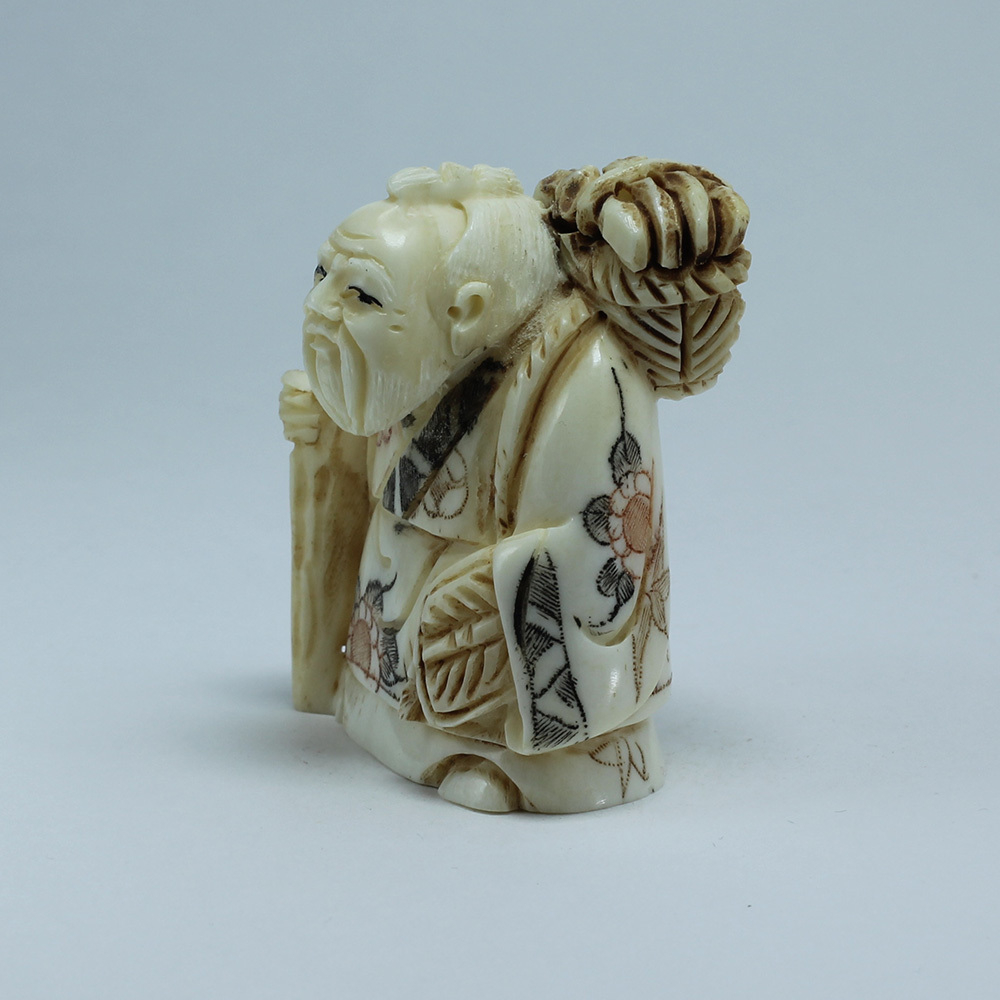 Эксклюзивная нэцкэ Монах с тростью, корзиной фруктов и веером