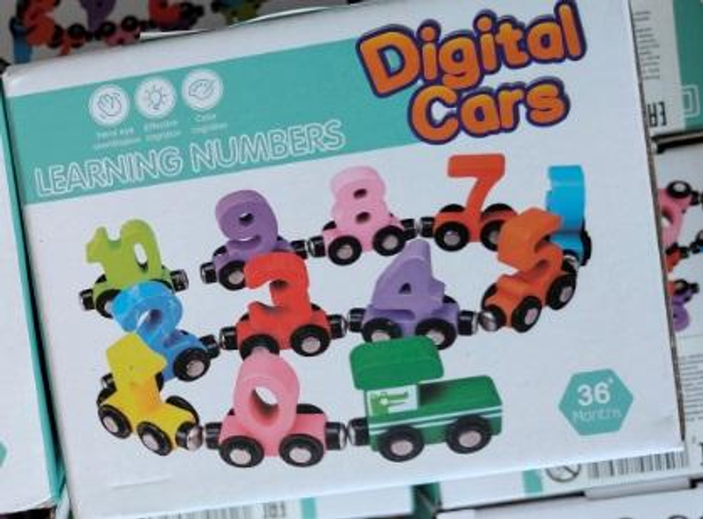 Развивающая игрушка деревянная Машинки для дороги 12 шт в коробке с цифрами, коробка C-41810