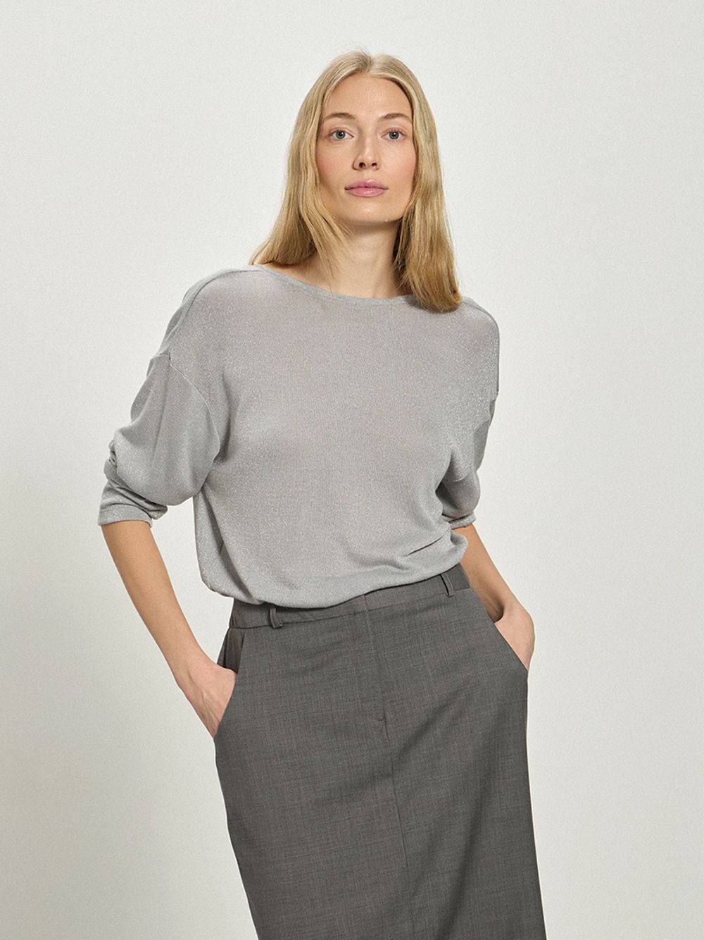 Лонгслив серый с кружевом вискоза