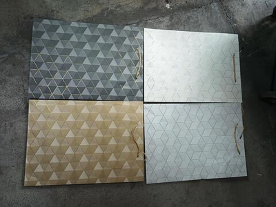 Пакет подарочный "Triangle" 30*41,5*12см тисн.золотом,ручки-шнурок,4 цв.микс