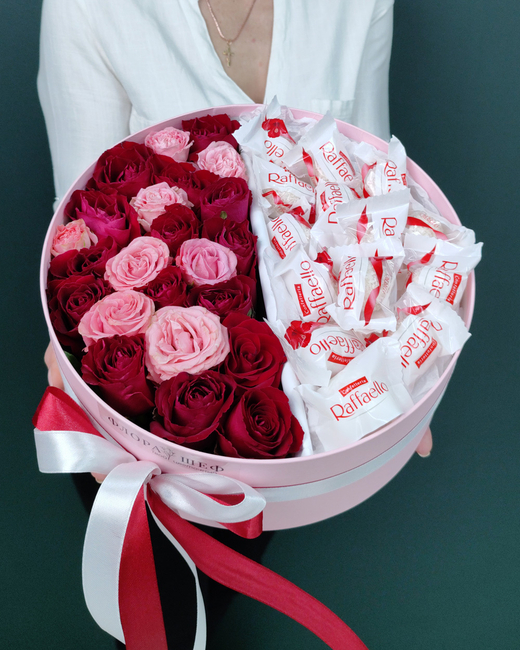 Коробка с цветами и сладостями №2(00234)