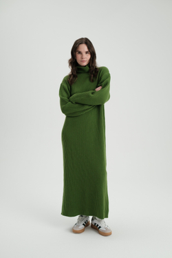 Зелёное шерстяное платье