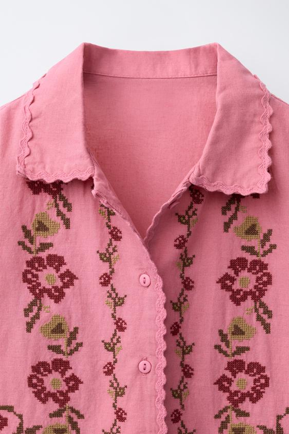 ZARA КУРТКА-РУБАШКА ИЗ ХЛОПКА И ЛЬНА С ВЫШИВКОЙ КРЕСТИКОМ, ЦВЕТ РОЗОВОГО МЕЛА