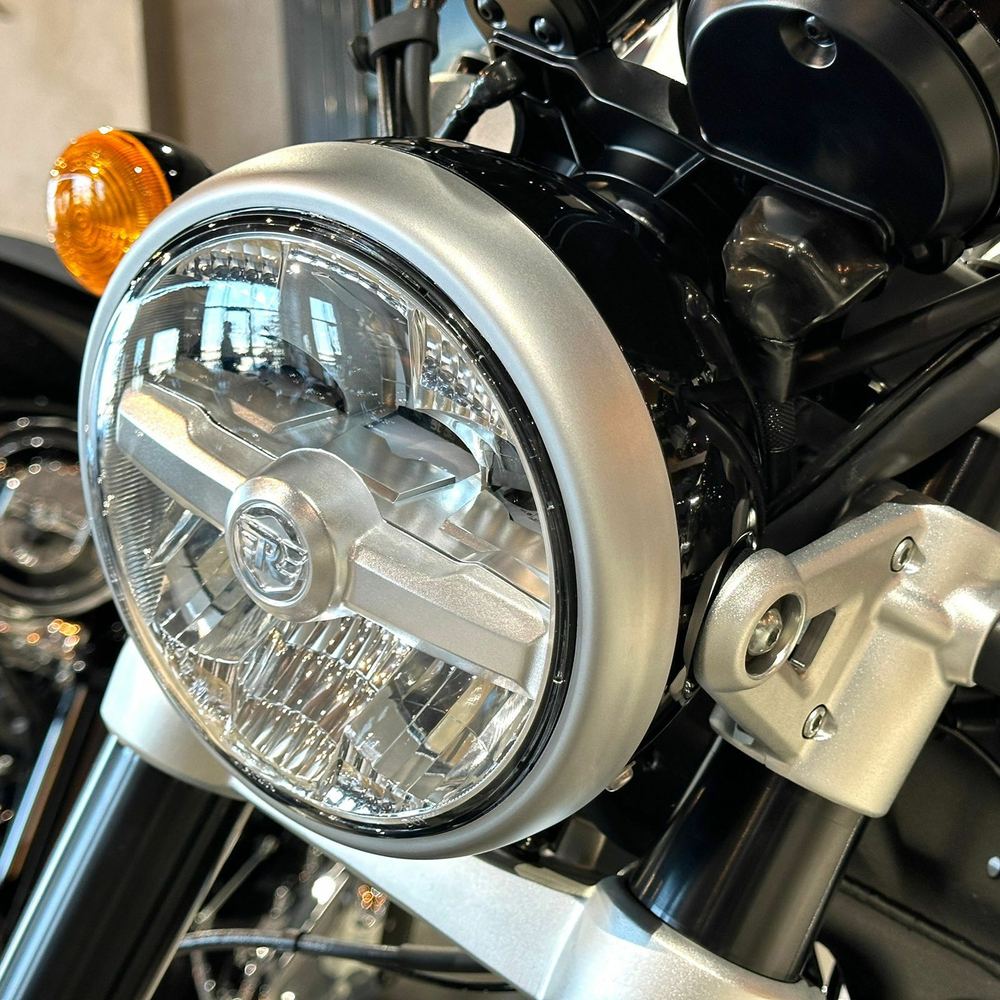 Royal Enfield Super Meteor 650 Astral Blue (Base)