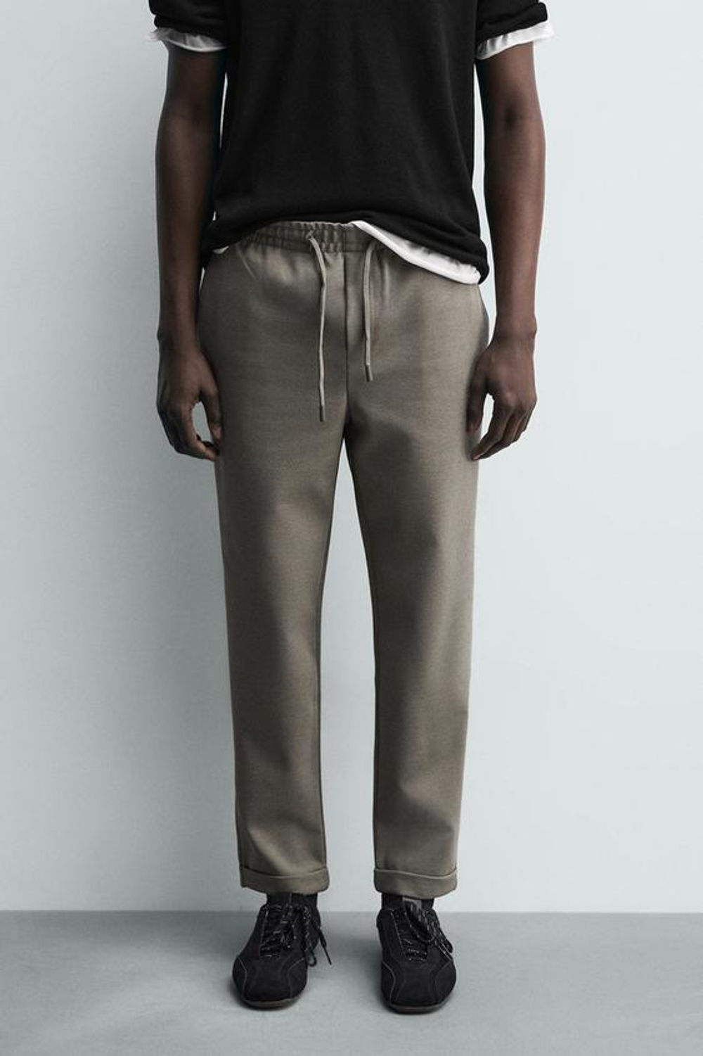 ZARA БРЮКИ-ДЖОГГЕРЫ NON IRON КОМФОРТНОЙ ПОСАДКИ, СВЕТЛЫЙ ХАКИ