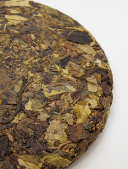 59280 Чай прессованный зеленый Пуэр Шэн "Сэнчжун, Старое Дерево", ци цзы бин 357гр