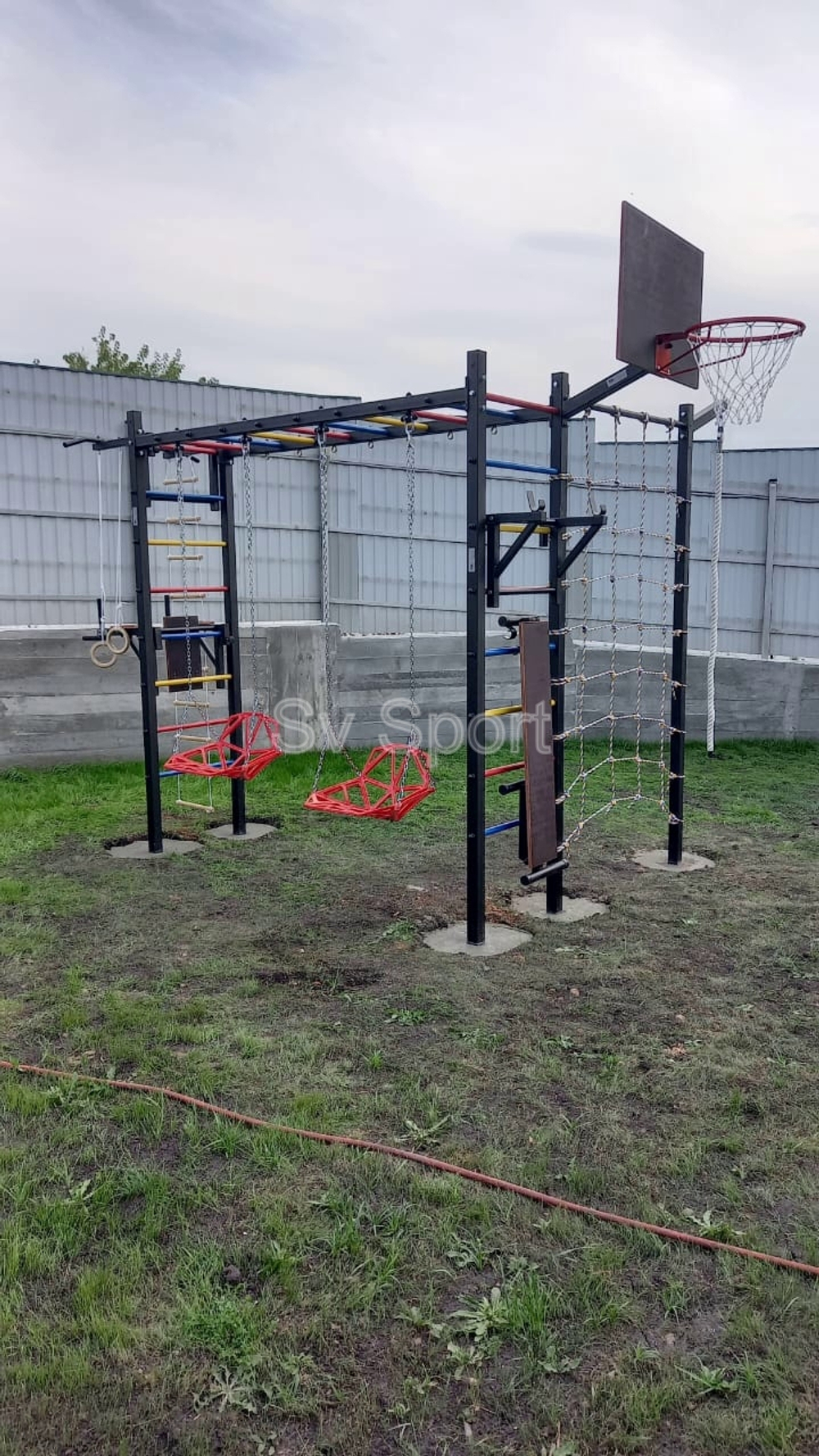 Монтаж уличной шведской стенки Sv Sport Рукоход (5 вертикальных столбов)