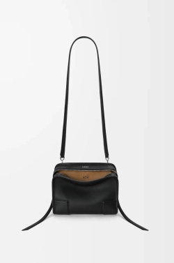 Loewe Маленькая сумка Amazona 180 из мягкой телячьей кожи, черный