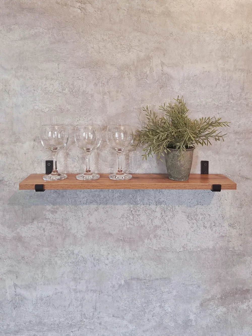 Полка настенная прямая лофт на кронштейнах для специй