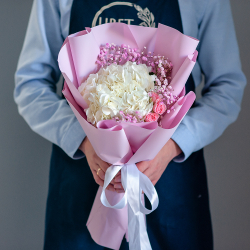 Нежный букет с гортензией