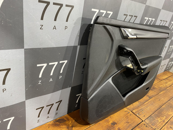 Обшивка двери передней правой Skoda Octavia 3 (A7) 13-20 Б/У Оригинал 5E1867012