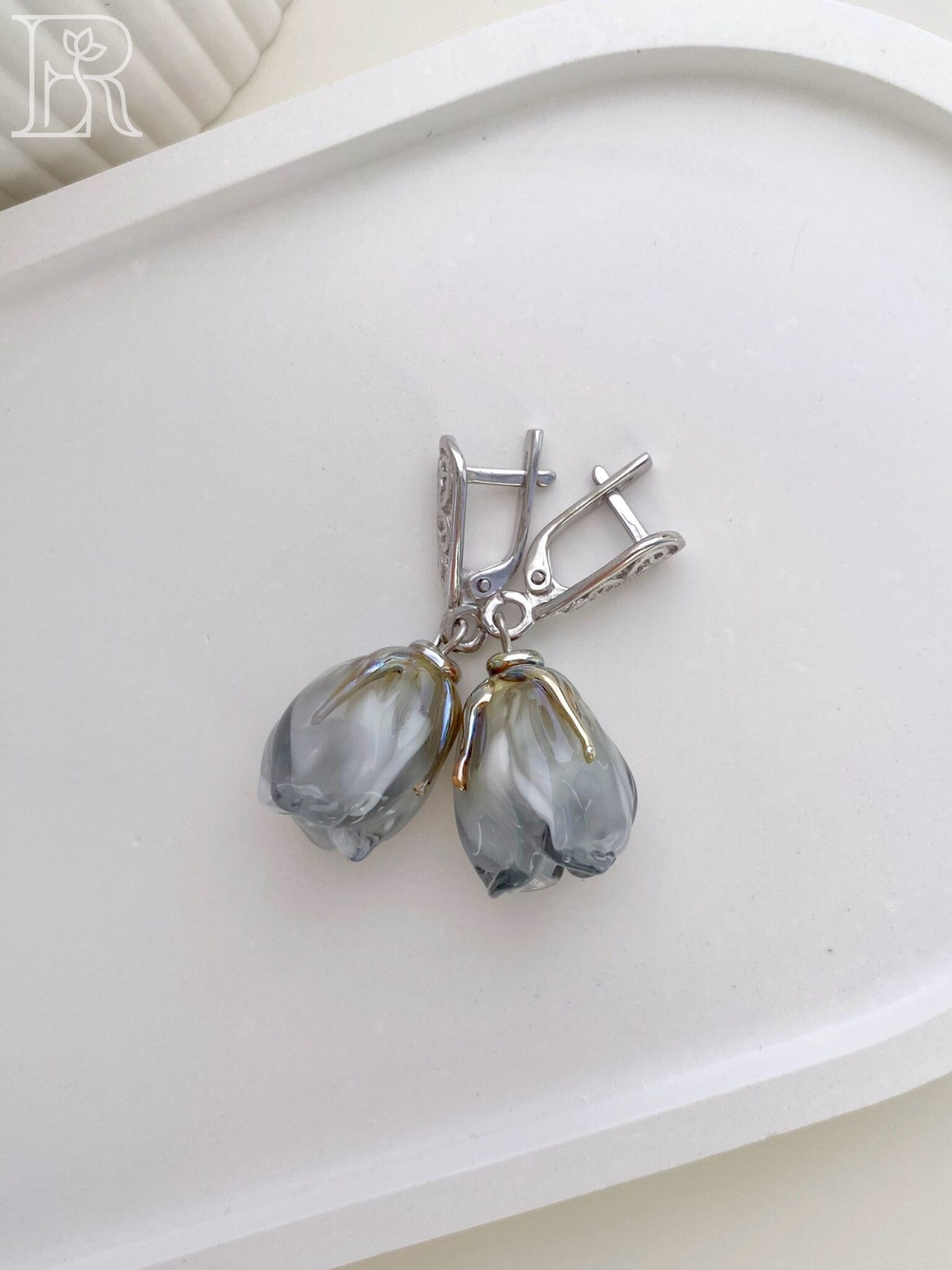 LEFIREL' Серьги серебряные женские "Тиэль" с цветами из муранского стекла / ювелирные украшения из родированного серебра 925