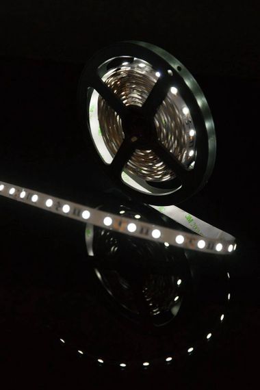 Светодиодная лента SWG 14,4W/m 60LED/m 5050SMD холодный белый 5M 001067