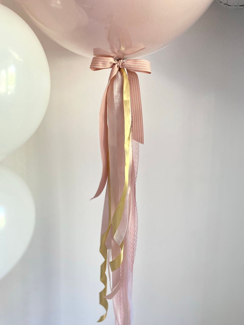 Воздушные шары на выписку девочки №751