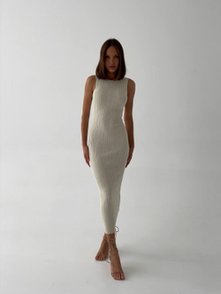 Платье вязаное, силуэтное, длинное, без рукавов