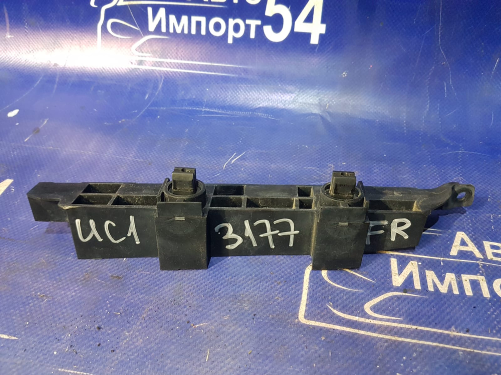 Крепление бампера переднее правое Honda INSPIRE 2003-2007