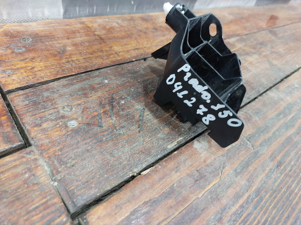 Кронштейн заднего фонаря Land Cruiser Prado 150 09-17 Б/У Оригинал 5256360060