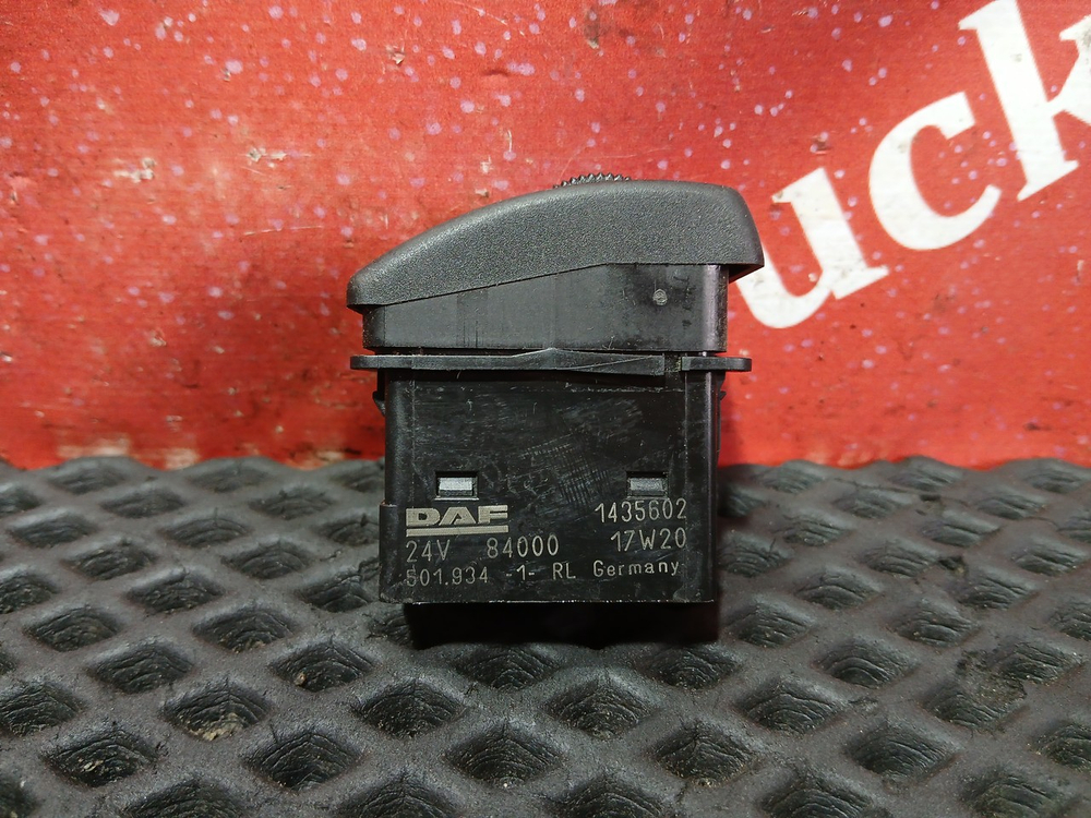 Кнопка освещения панели приборов