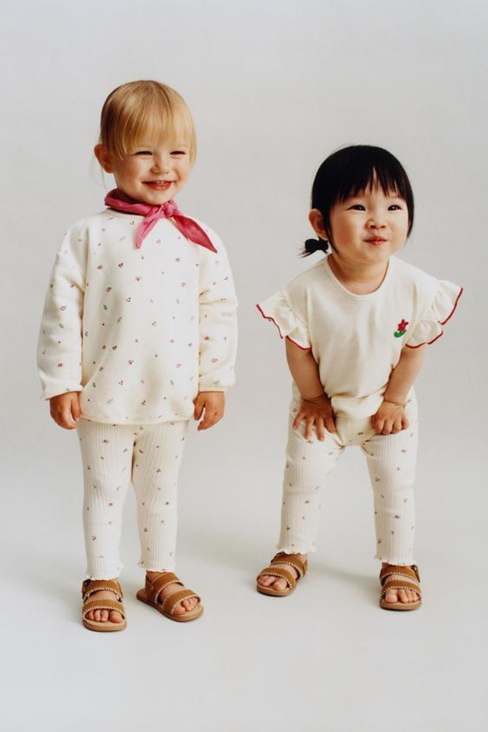 ZARA ФУТБОЛКА С АППЛИКАЦИЕЙ, СВЕТЛЫЙ ЭКРЮ