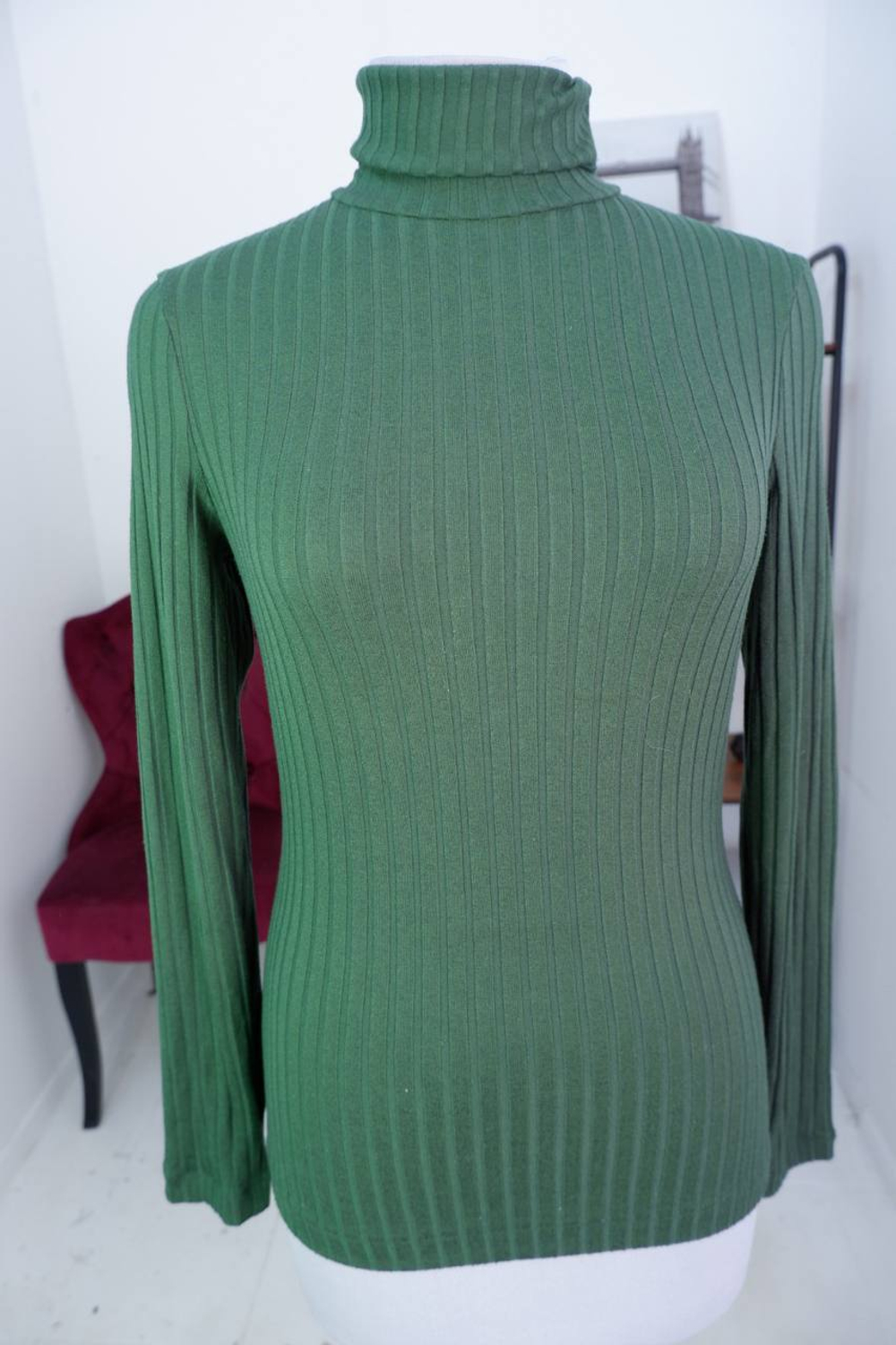 Водолазка Ruxara красивого оттенка, визуально на 44 размер