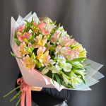 Сборный букет с альстромерией